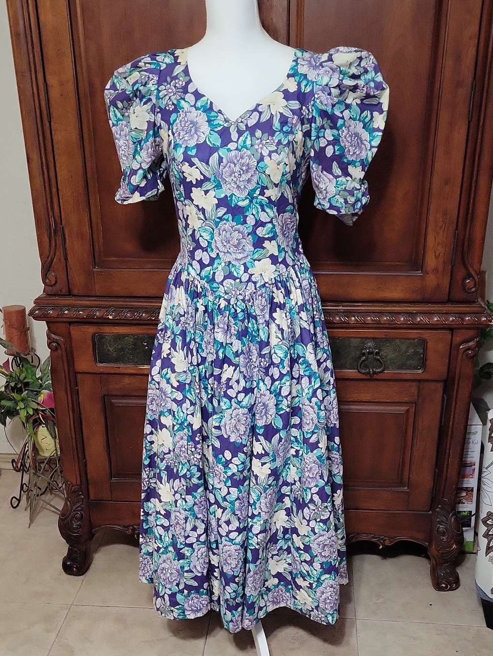 Laura Ashley Vintage Women's 12 Floral Puff-Sleeve Midi Dress in Purple and Teal